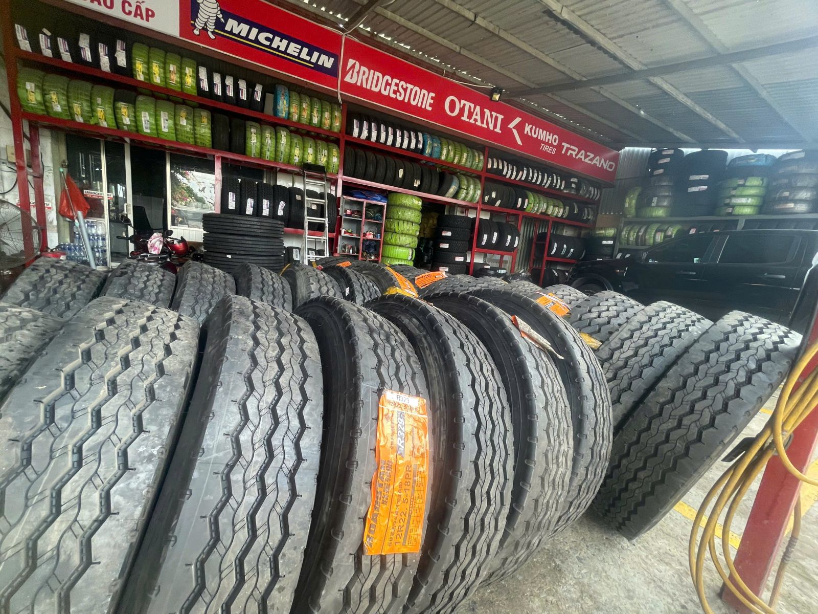 TOP 5 LOẠI LỐP XE TẢI TỐT NHẤT CHO ĐƯỜNG TRƯỜNG DÀI